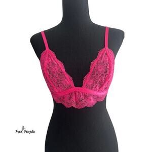 NWOT INTIMATELY FREE PEOPLE Bright Pink Scalloped  Lace Triangle Bralette - xs
